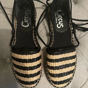 Esmeralda style sandals